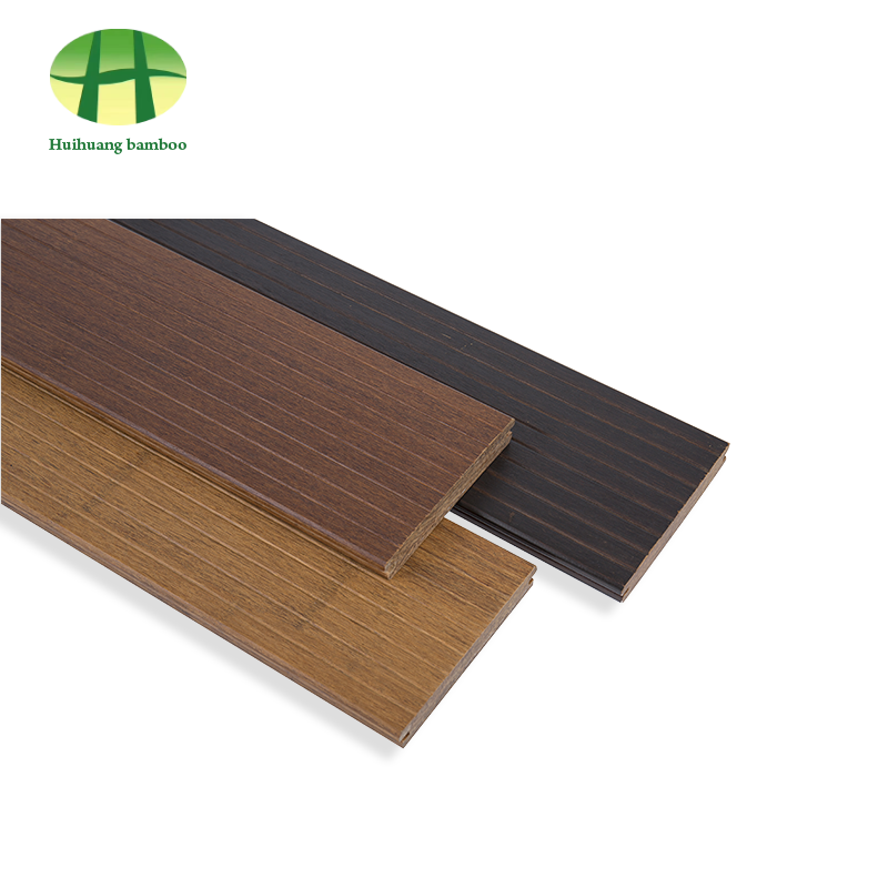 Piso de bambu com ranhuras pequenas